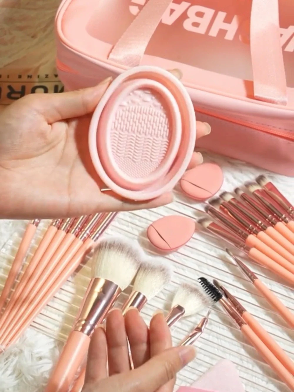 20-Piece Pink Makeup Brush and Accessory Set with Carry Bag